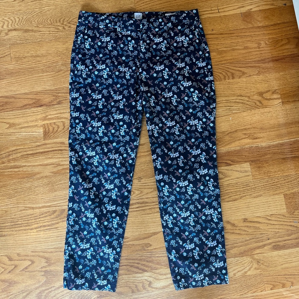 Gap cropped blue flower patterned pants